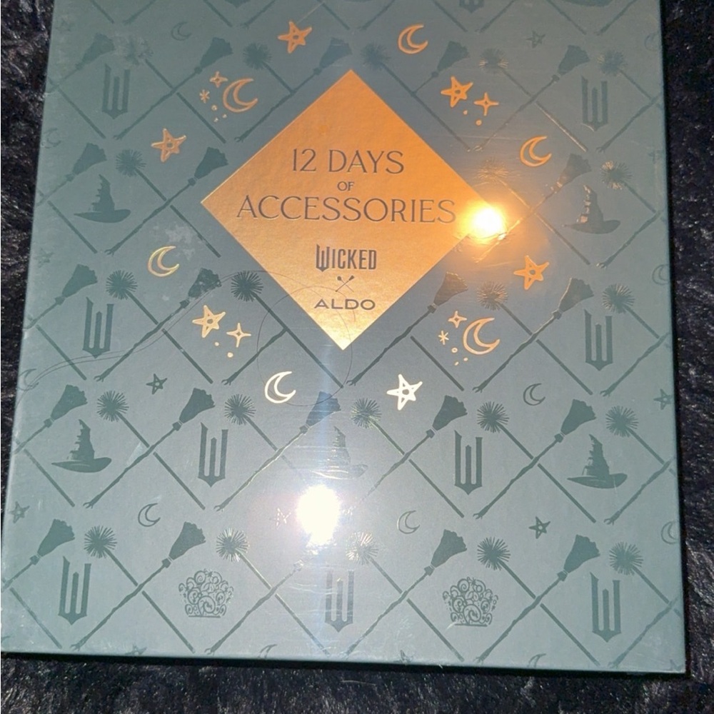 Aldo 12 Days of Accessories Gift Set - Green and Gold